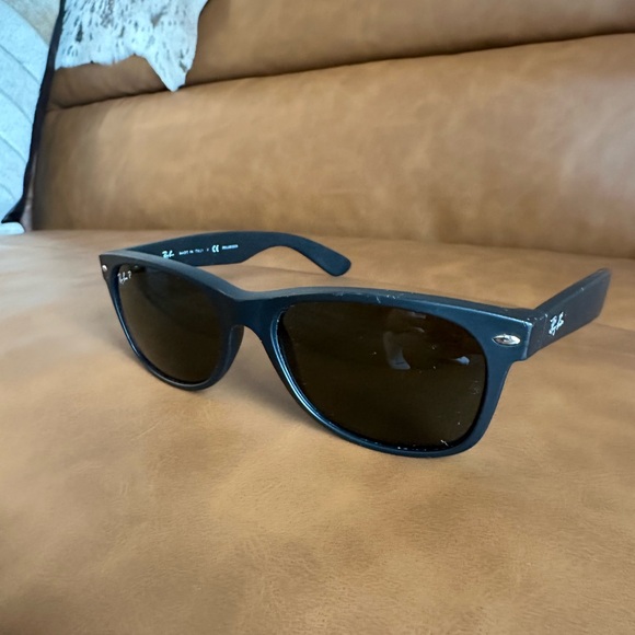 Men’s Matte Black Polarized Ray-Ban Sunglasses 🕶️ MSRP $200 - Picture 1 of 5